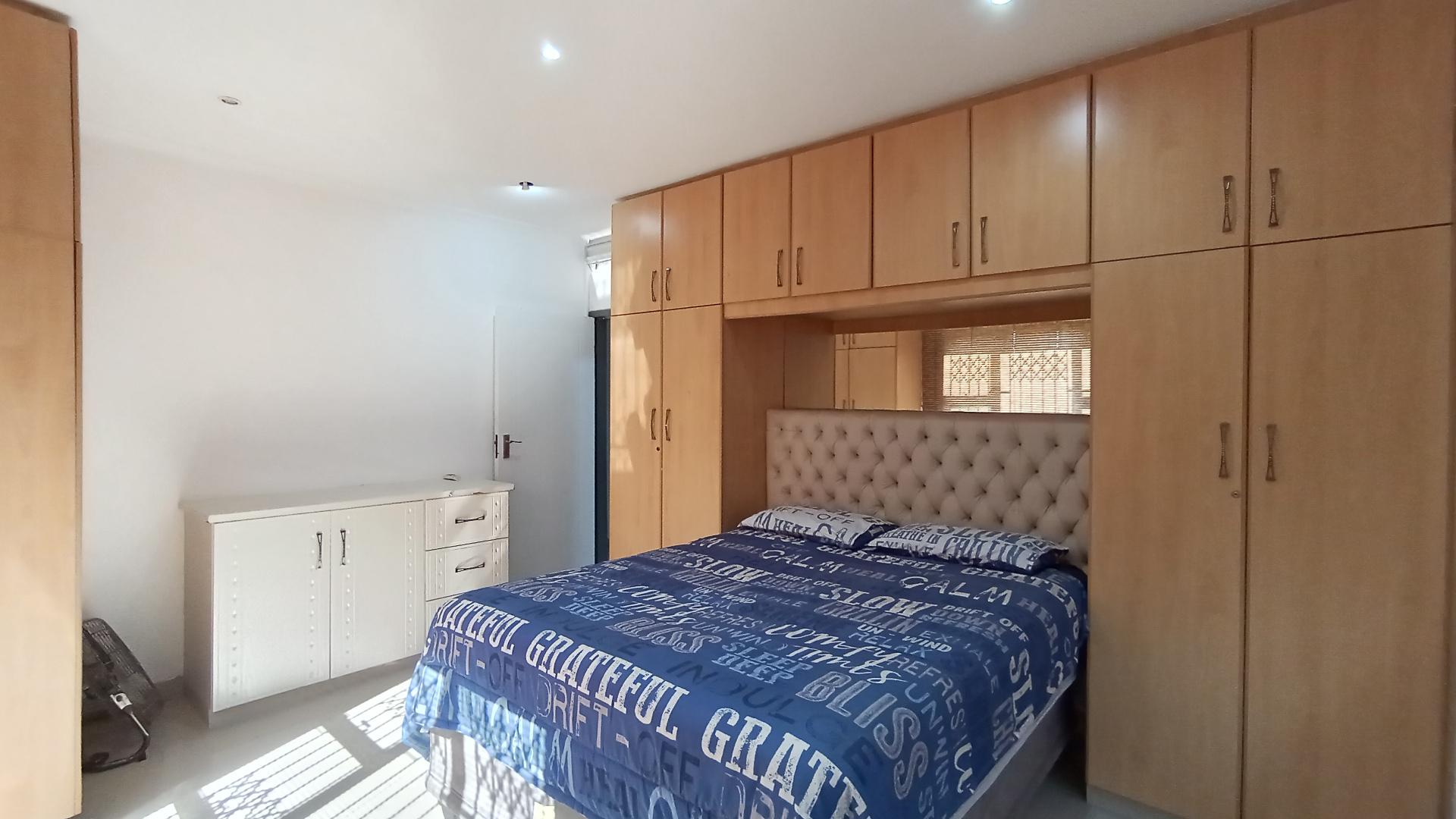 Bed Room 3 - 20 square meters of property in Shallcross 