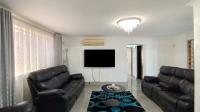 Lounges - 17 square meters of property in Shallcross 