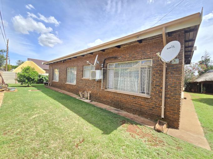 3 Bedroom House for Sale For Sale in Carletonville - MR679892