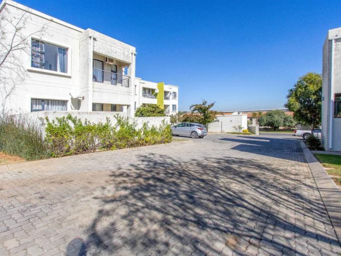 2 Bedroom Apartment for Sale For Sale in Fourways Gardens - MR679897