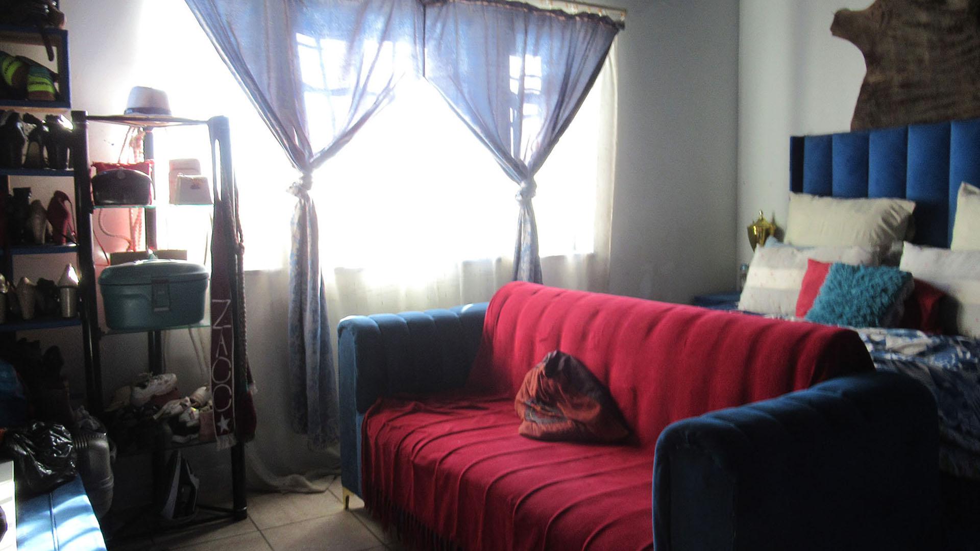 Bed Room 2 - 16 square meters of property in South Hills