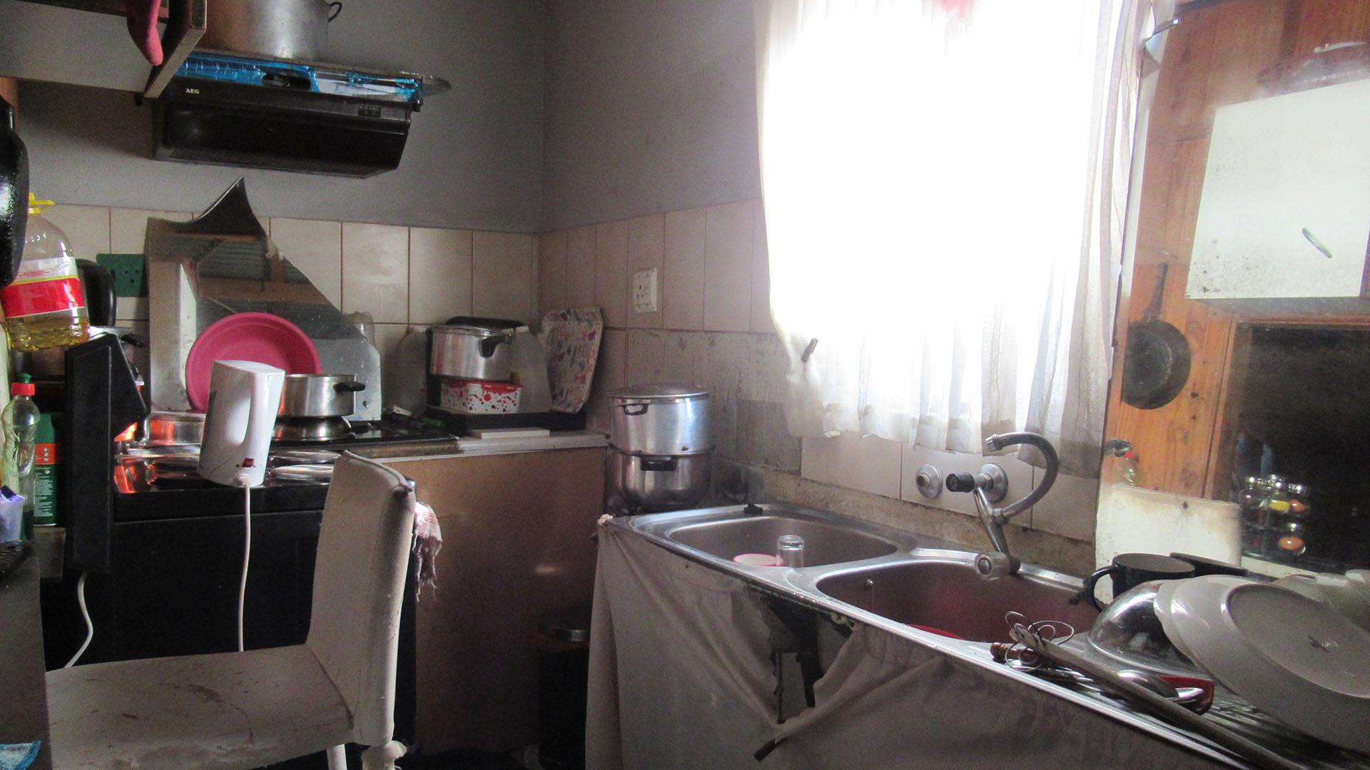 Kitchen - 19 square meters of property in South Hills