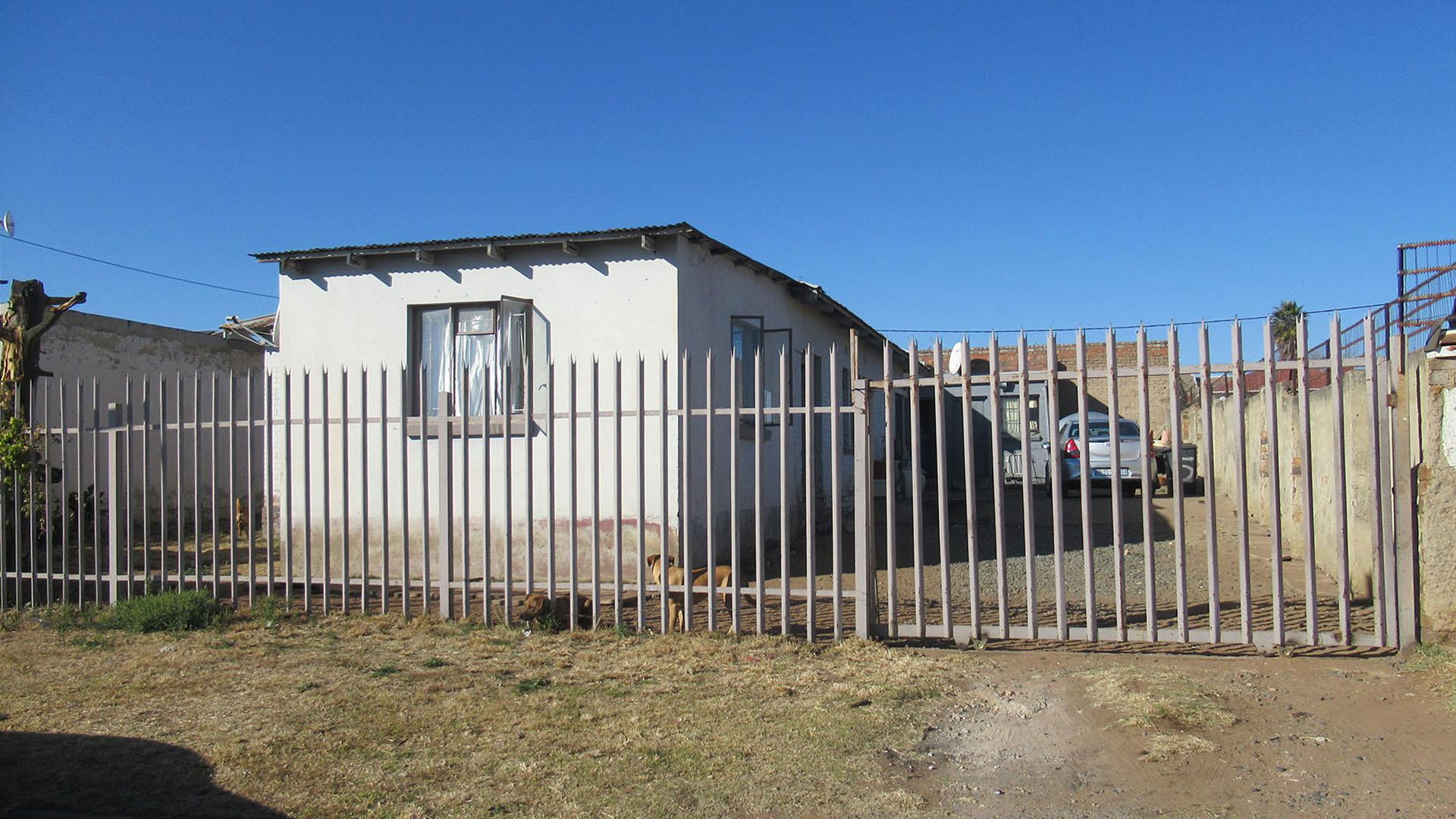 Front View of property in South Hills