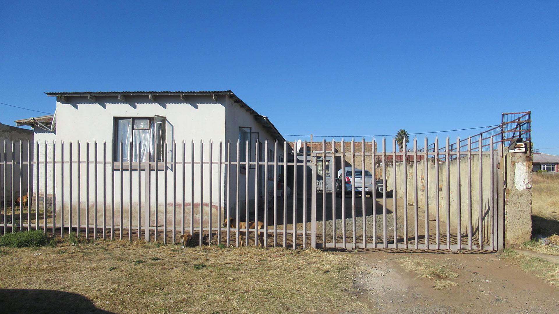 Front View of property in South Hills