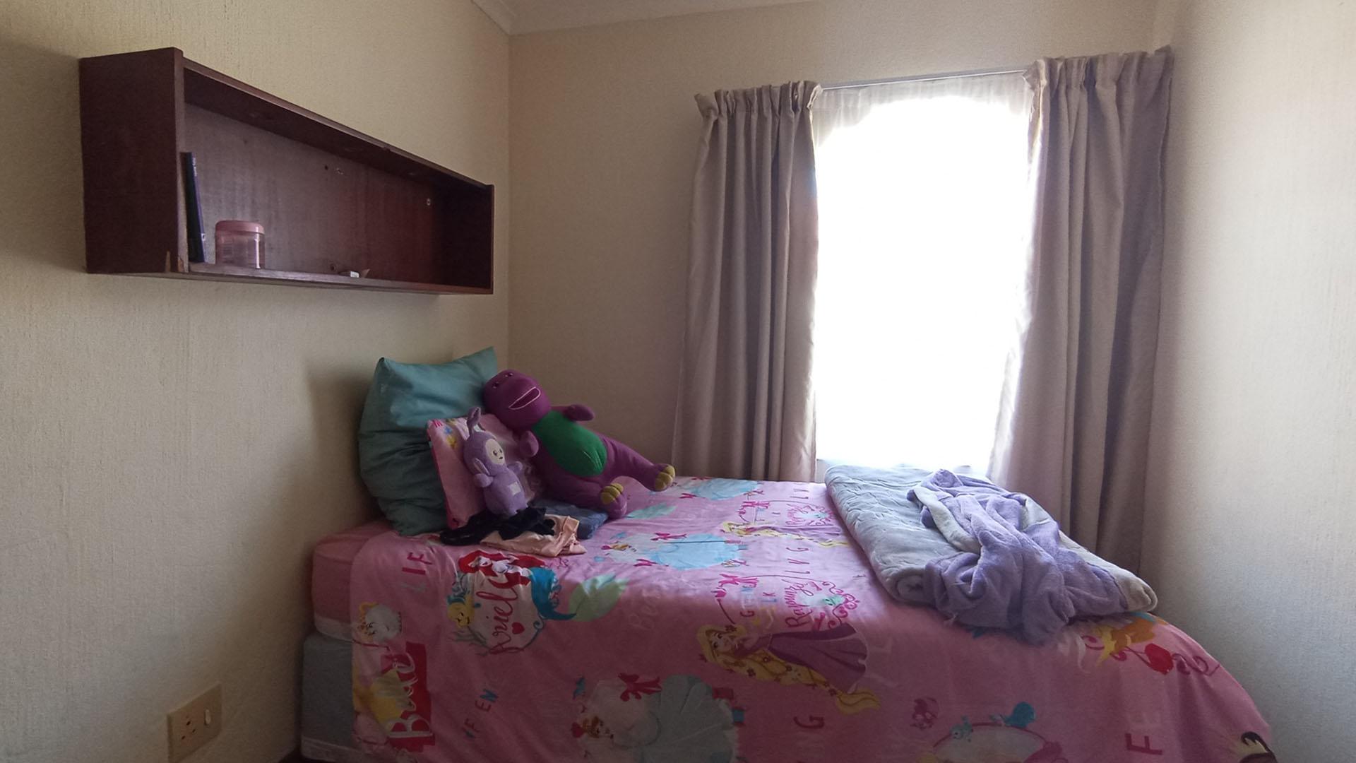 Bed Room 2 - 11 square meters of property in Kilner park