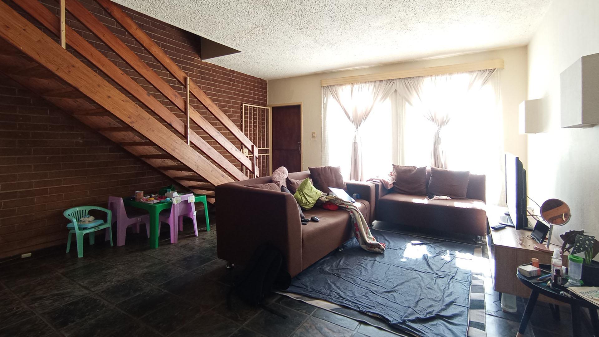 Lounges - 26 square meters of property in Kilner park