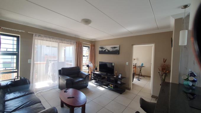 2 Bedroom Sectional Title for Sale For Sale in Amberfield - MR679935