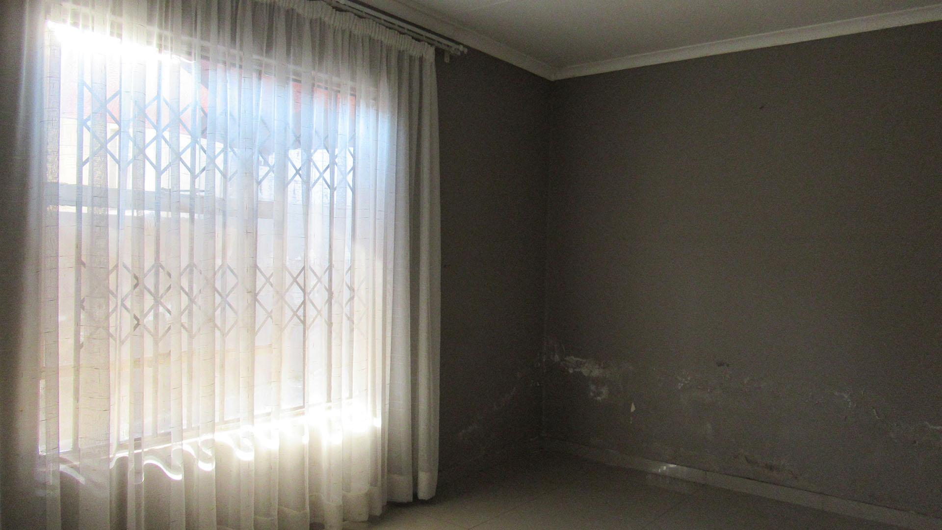 Bed Room 2 - 12 square meters of property in Fleurhof