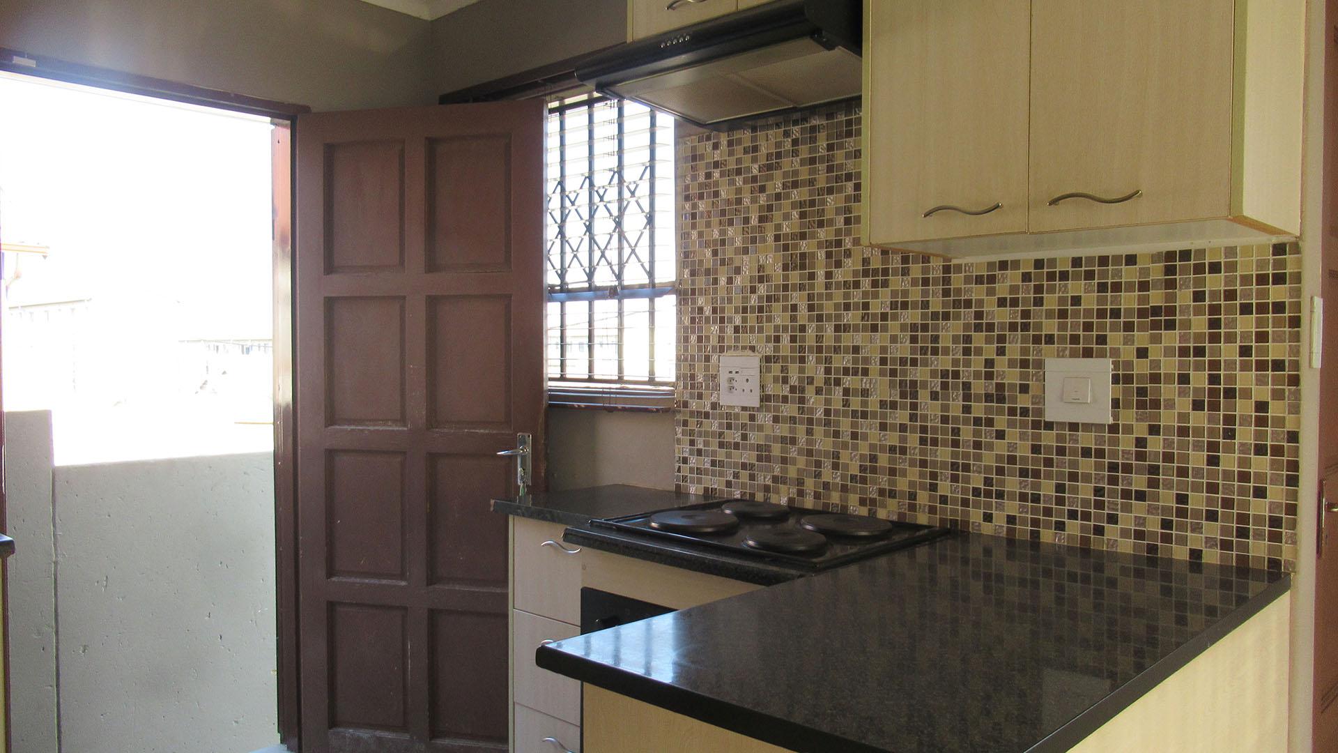 Kitchen - 6 square meters of property in Fleurhof