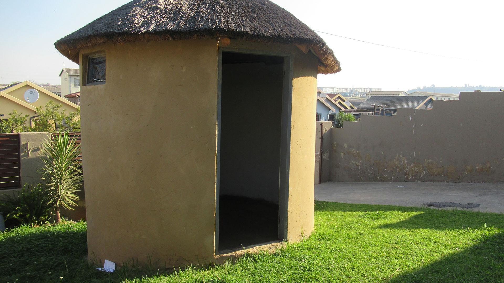 Front View of property in Fleurhof