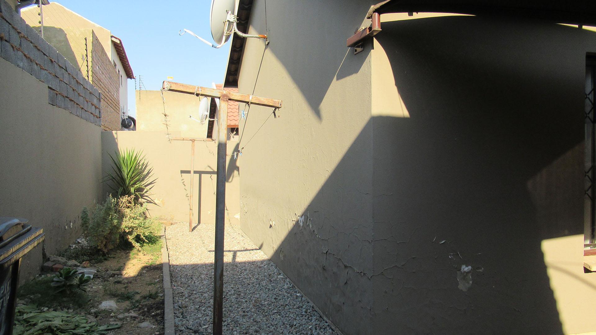 Backyard of property in Fleurhof