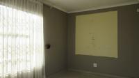 Lounges - 13 square meters of property in Fleurhof