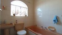 Bathroom 1 - 5 square meters of property in Buccleuch