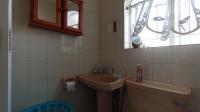 Bathroom 1 - 5 square meters of property in Buccleuch