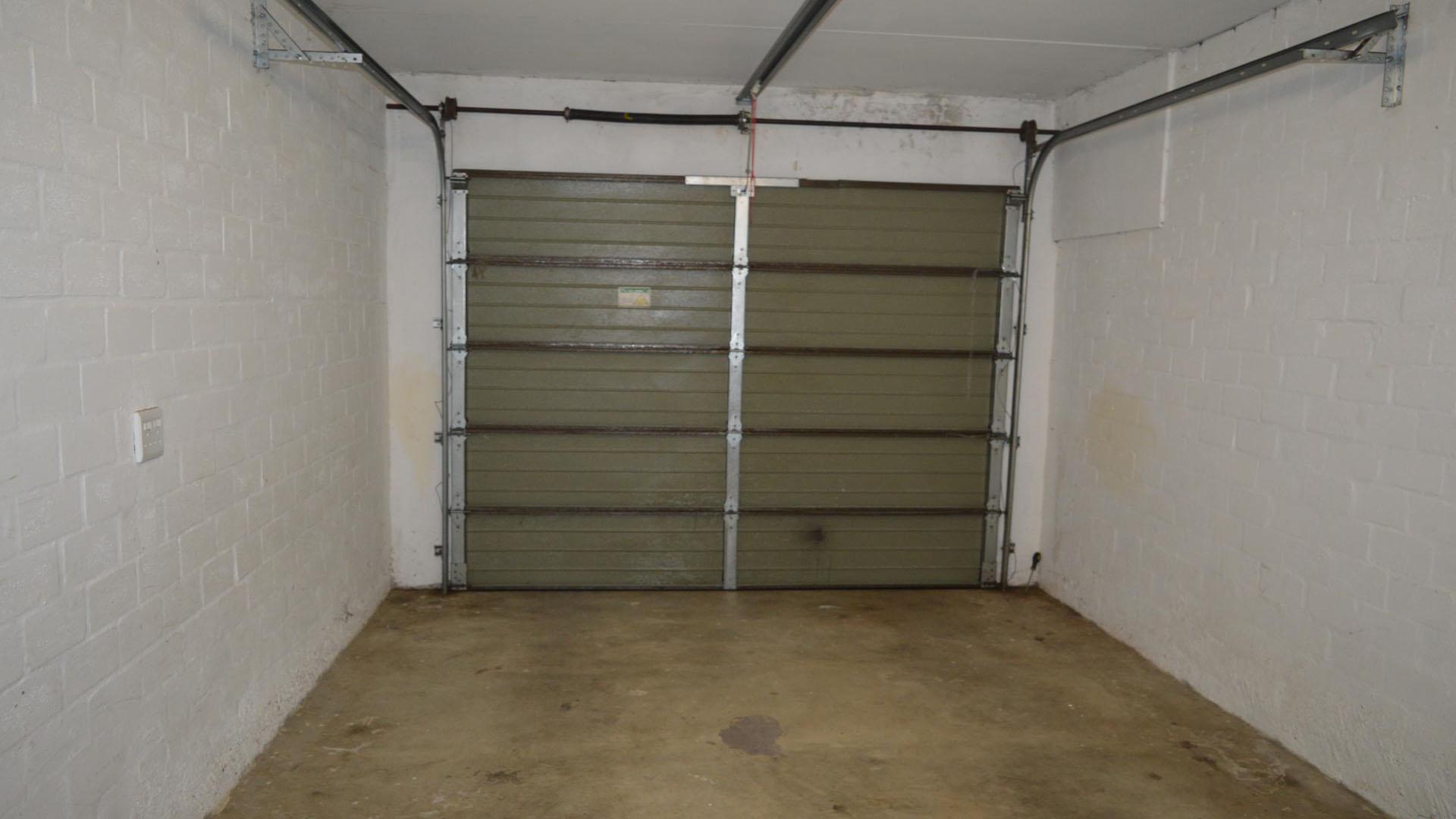 Garage of property in Winterstrand