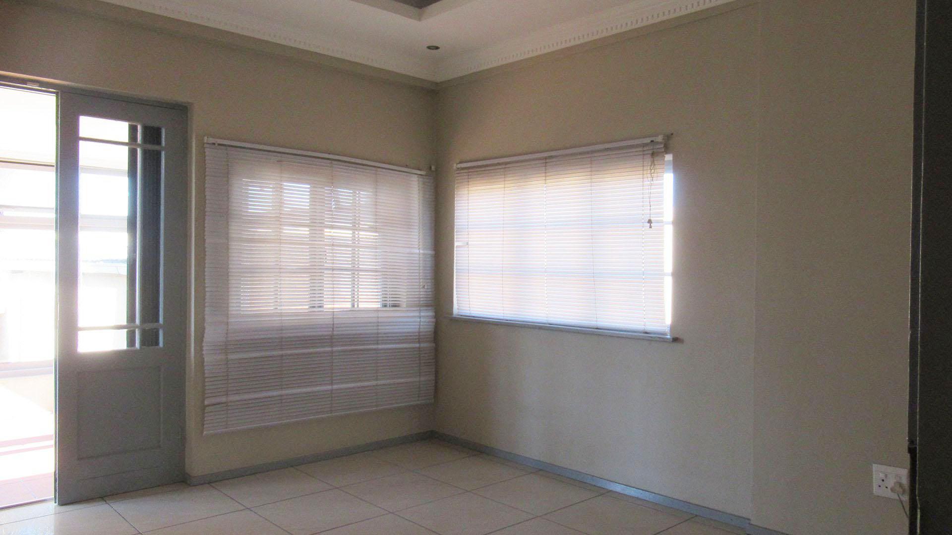 Dining Room - 16 square meters of property in Linmeyer