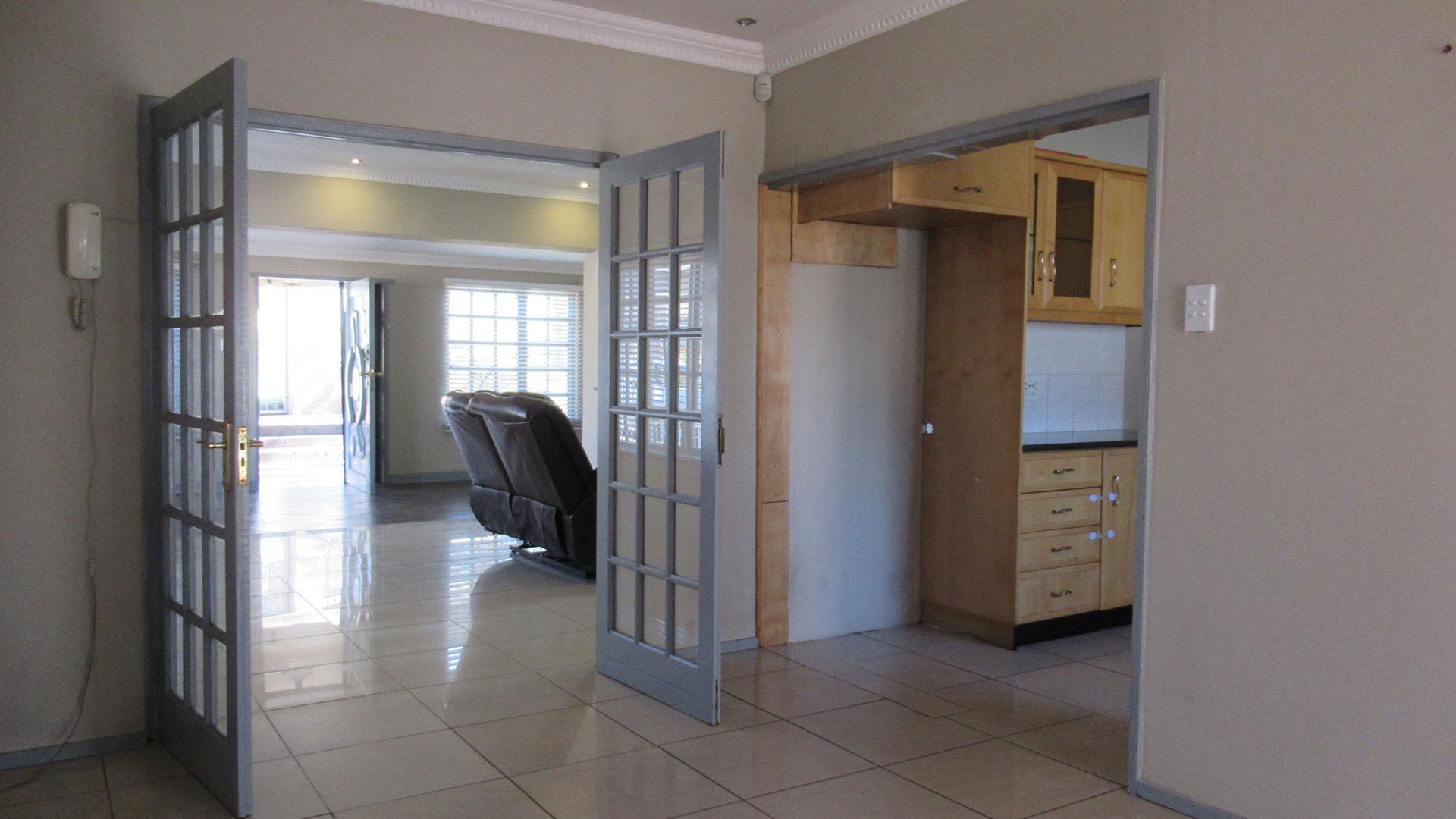 Dining Room - 16 square meters of property in Linmeyer