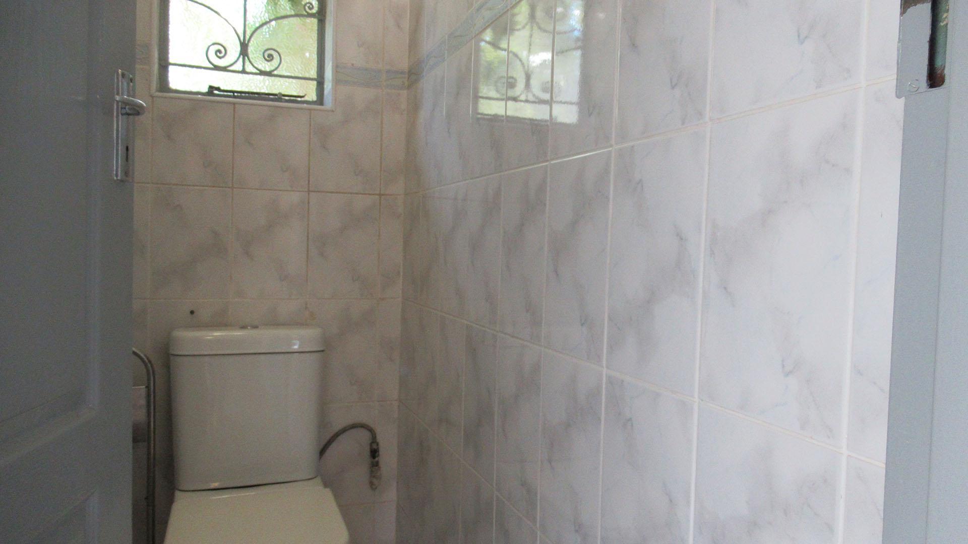 Guest Toilet of property in Linmeyer