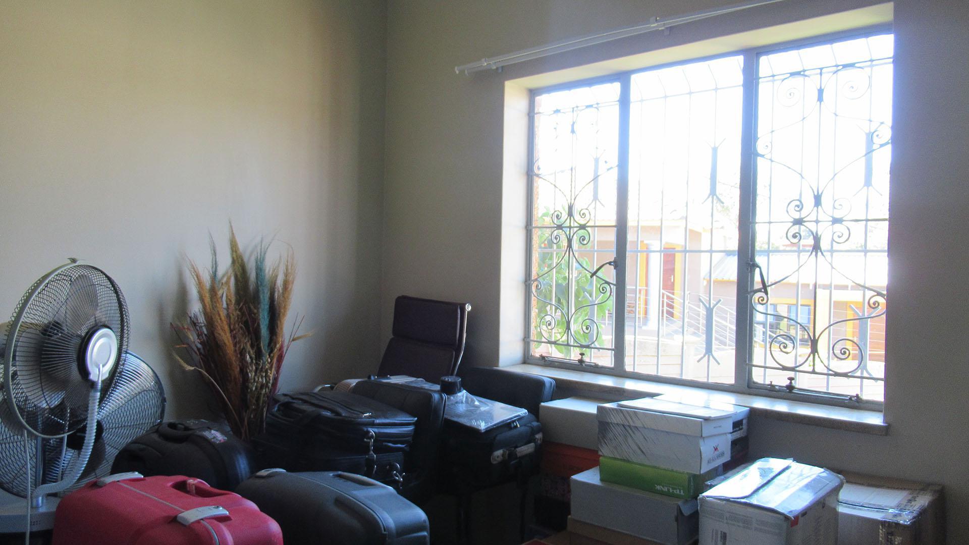 Bed Room 1 - 12 square meters of property in Linmeyer