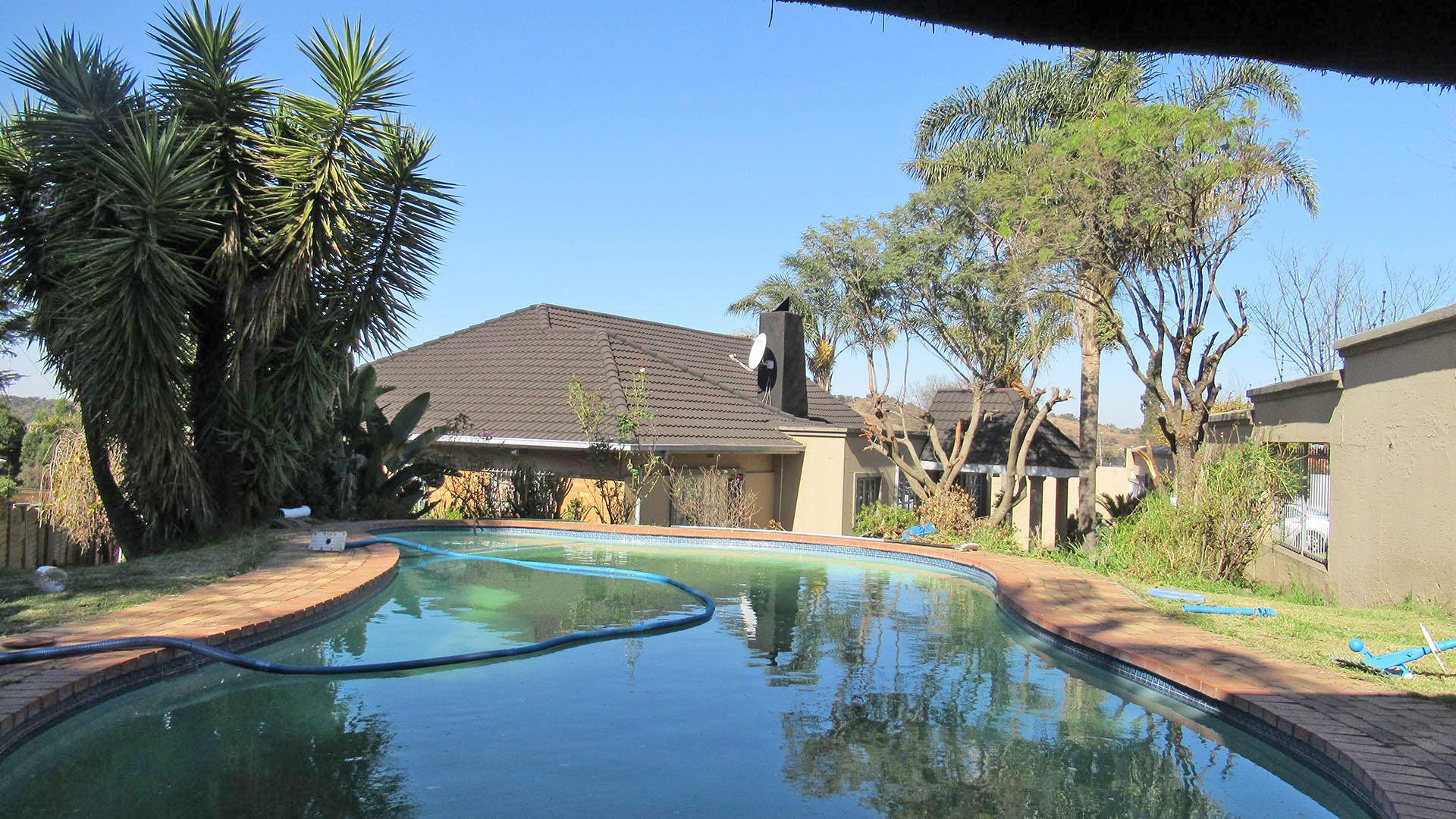 Backyard of property in Linmeyer