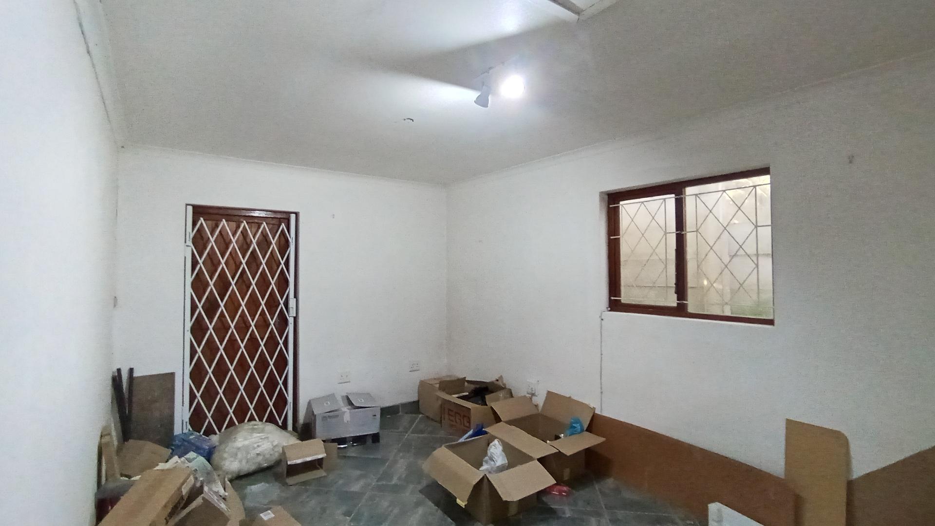 Spaces - 8 square meters of property in Pennington