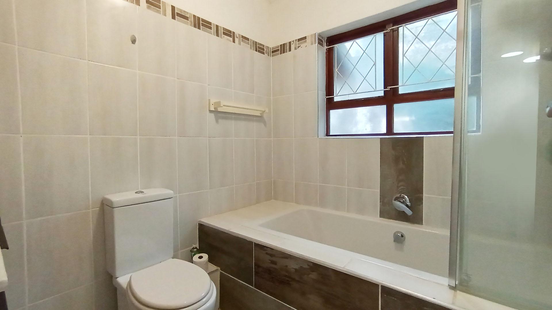 Bathroom 1 - 6 square meters of property in Pennington