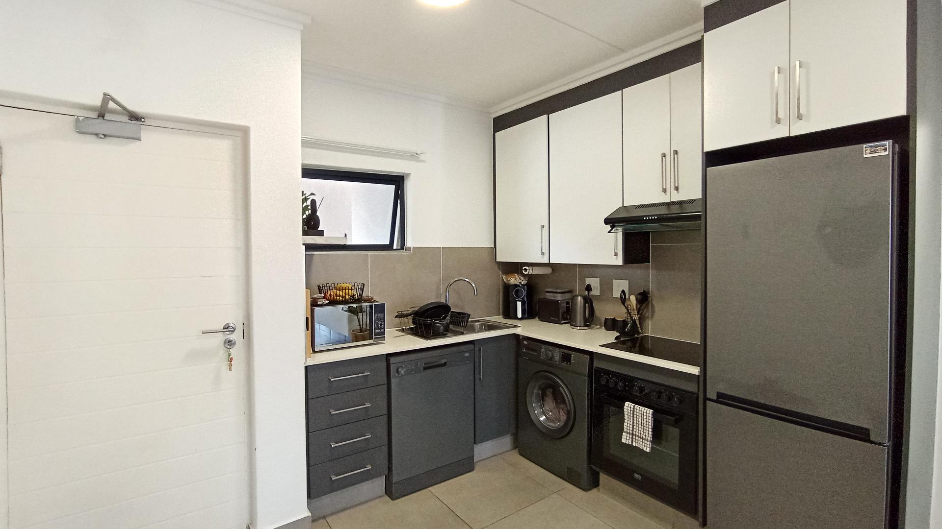 Kitchen - 8 square meters of property in Ballitoville