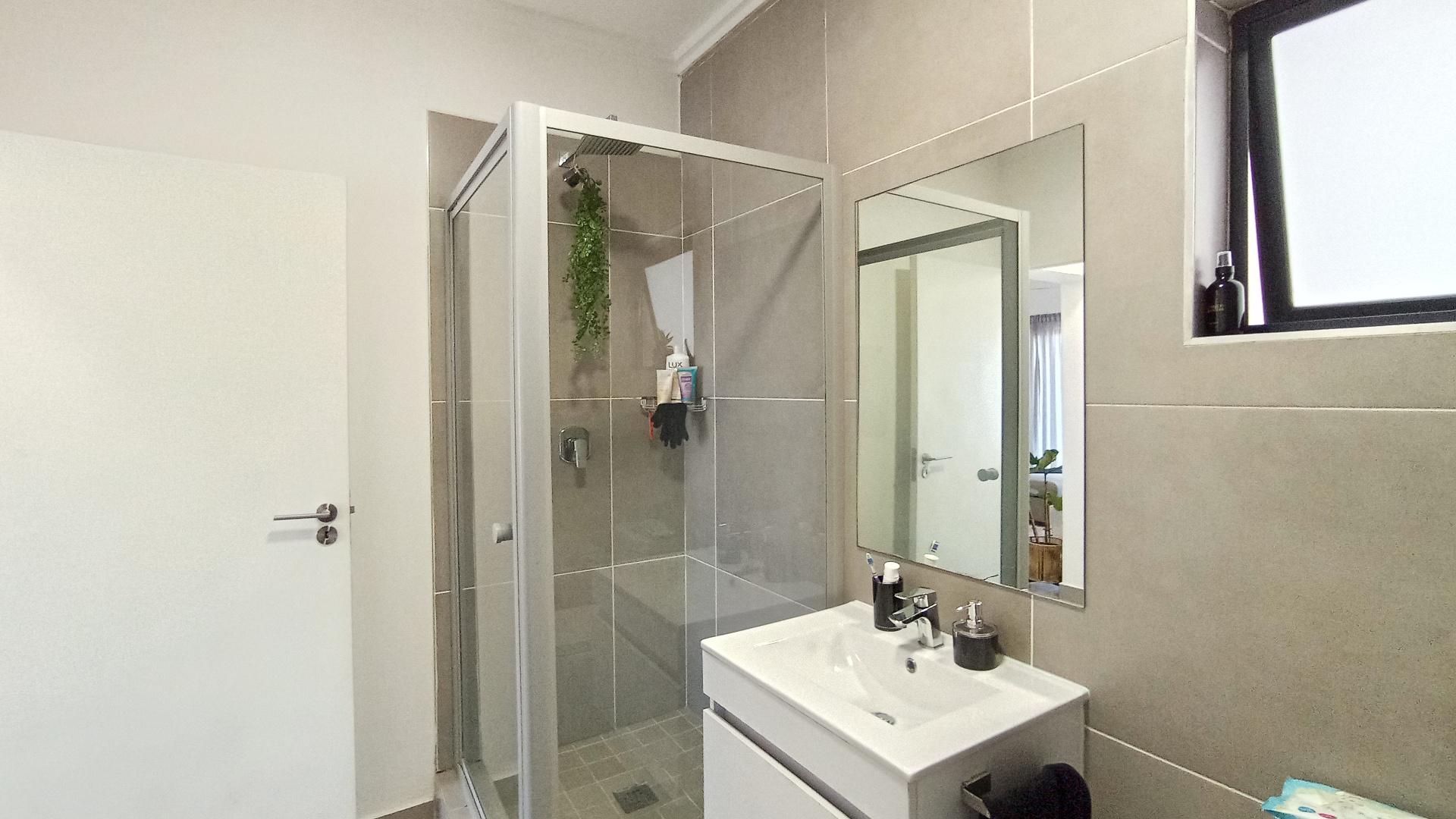 Bathroom 1 - 7 square meters of property in Ballitoville