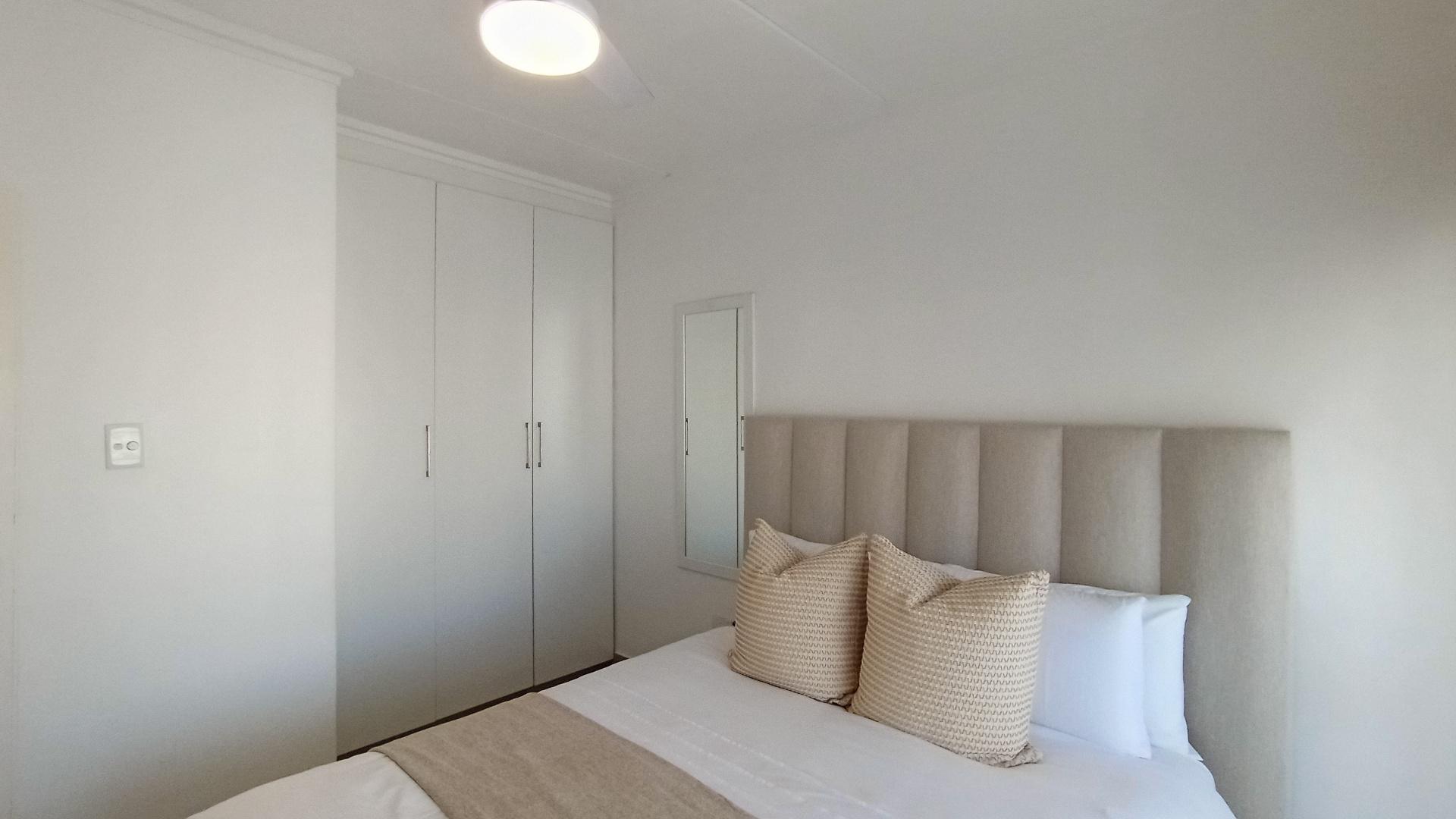 Bed Room 1 - 13 square meters of property in Ballitoville