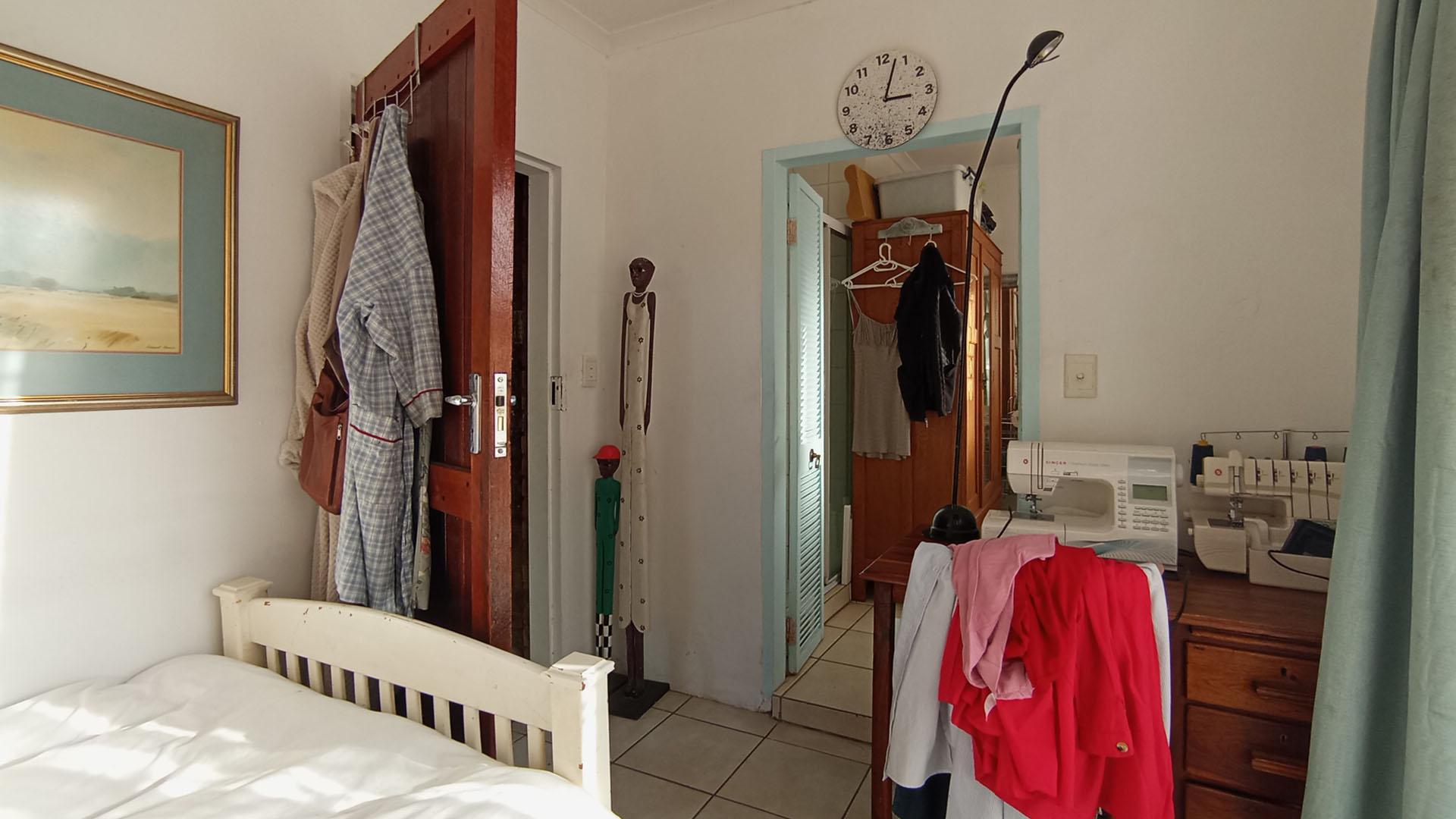 Flatlet - 76 square meters of property in Douglasdale