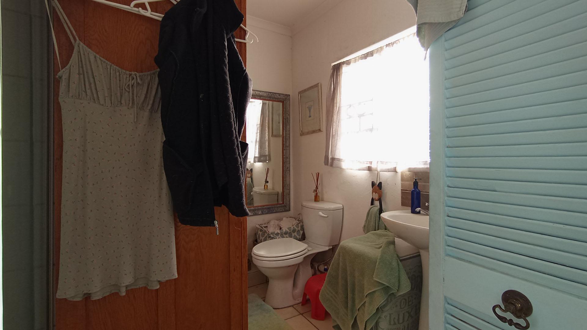 Flatlet - 76 square meters of property in Douglasdale