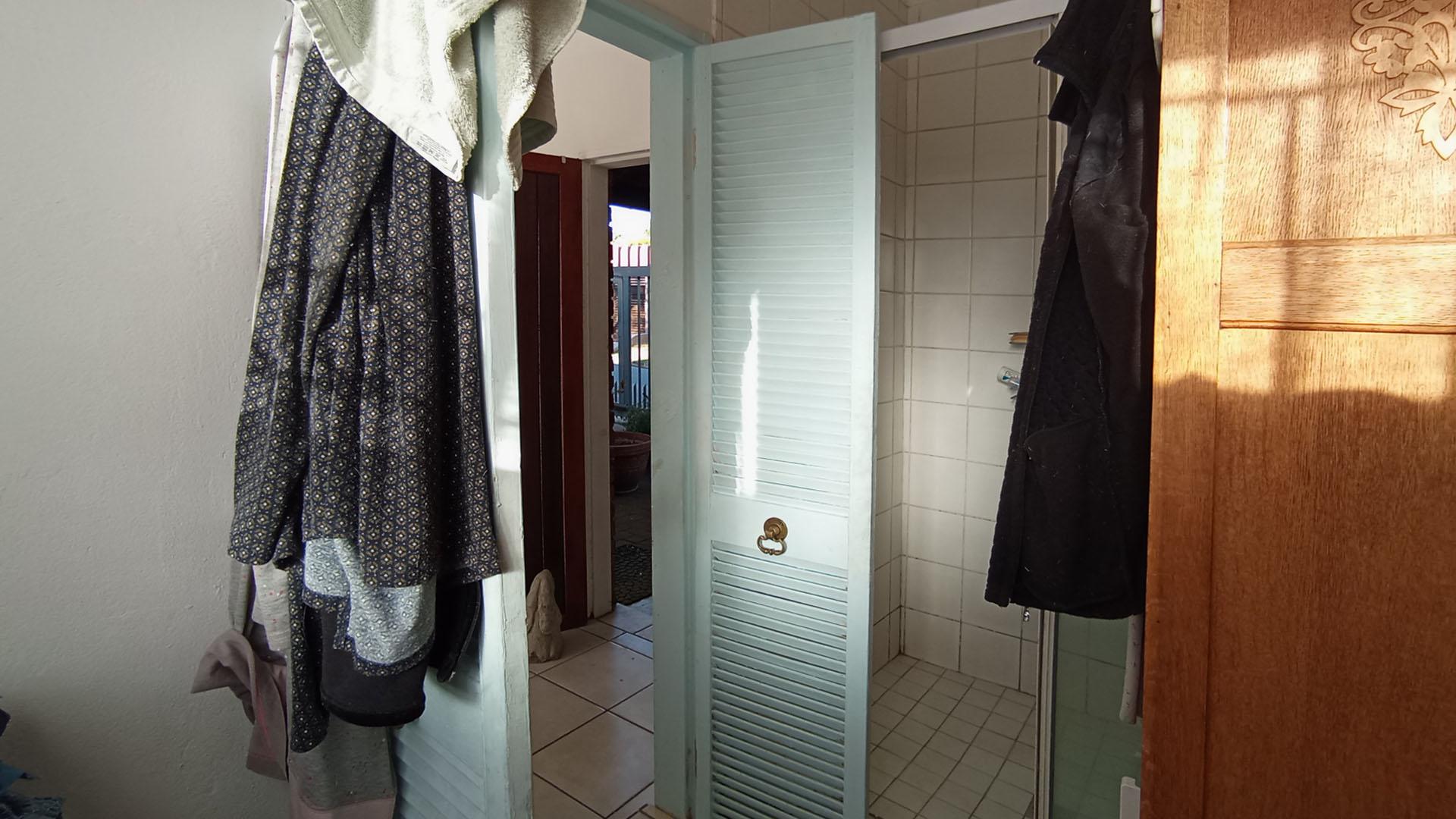 Flatlet - 76 square meters of property in Douglasdale