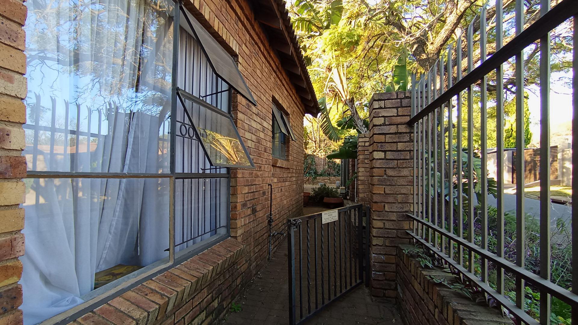 Front View of property in Douglasdale