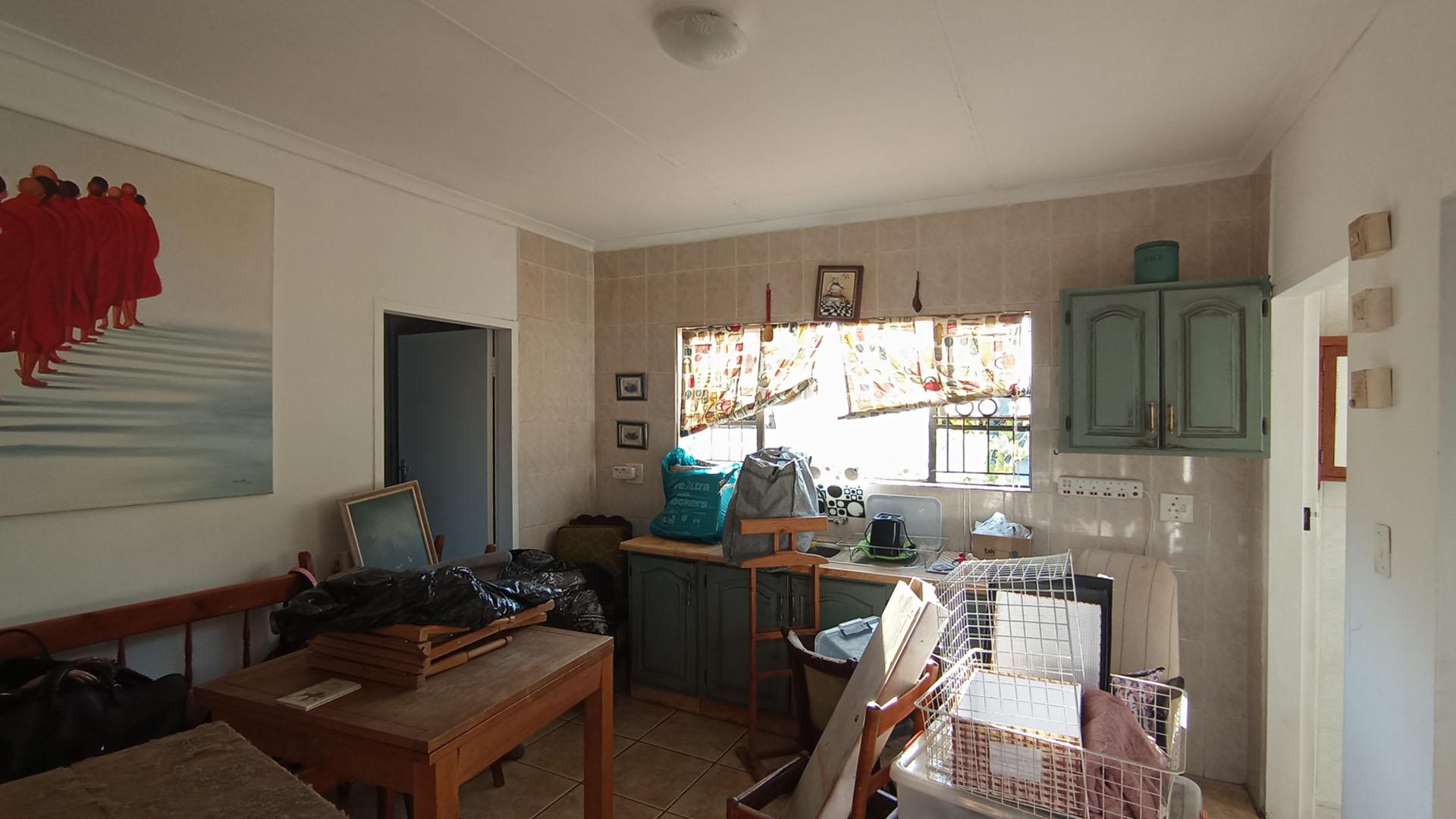 Flatlet - 76 square meters of property in Douglasdale