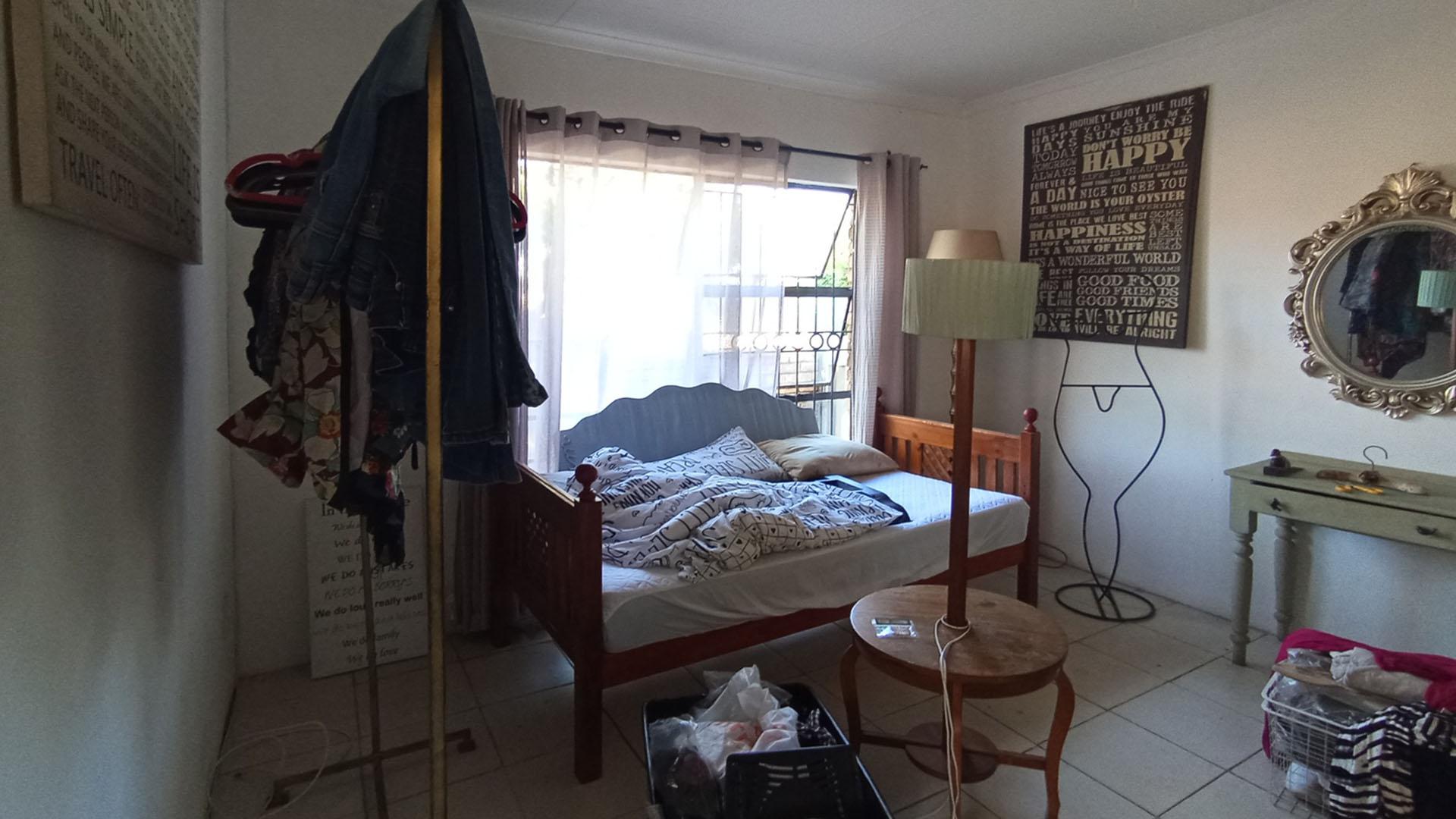 Flatlet - 76 square meters of property in Douglasdale