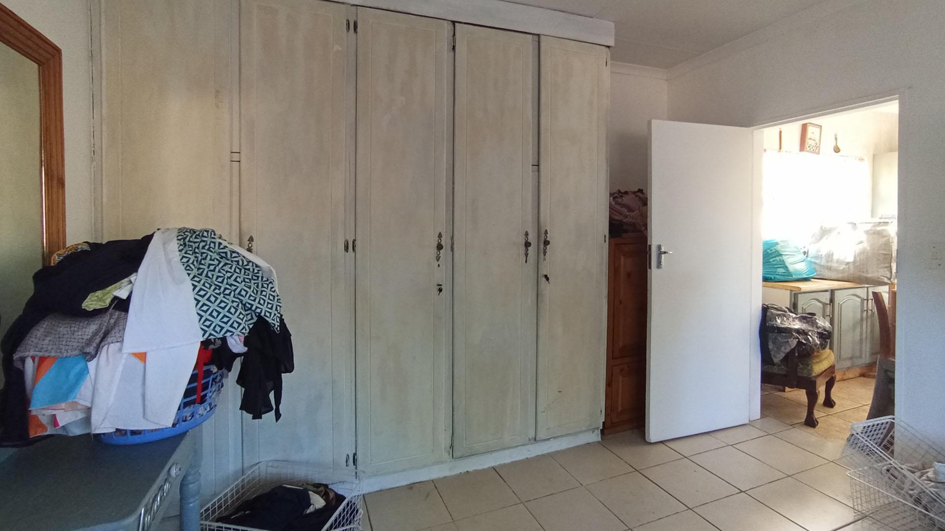 Flatlet - 76 square meters of property in Douglasdale