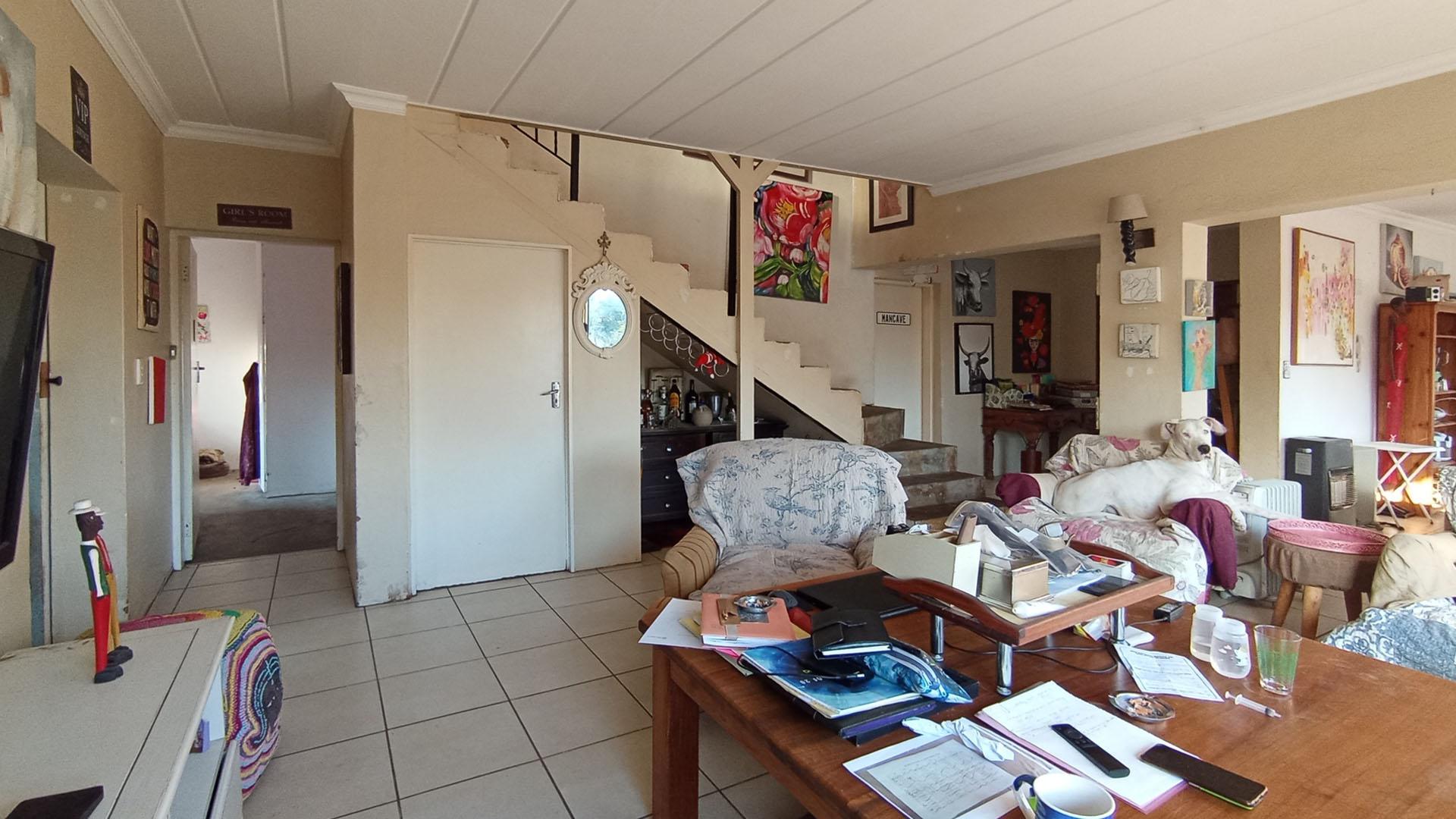 Lounges - 30 square meters of property in Douglasdale