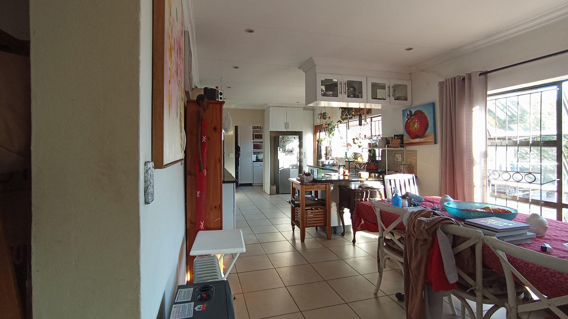 Dining Room - 16 square meters of property in Douglasdale