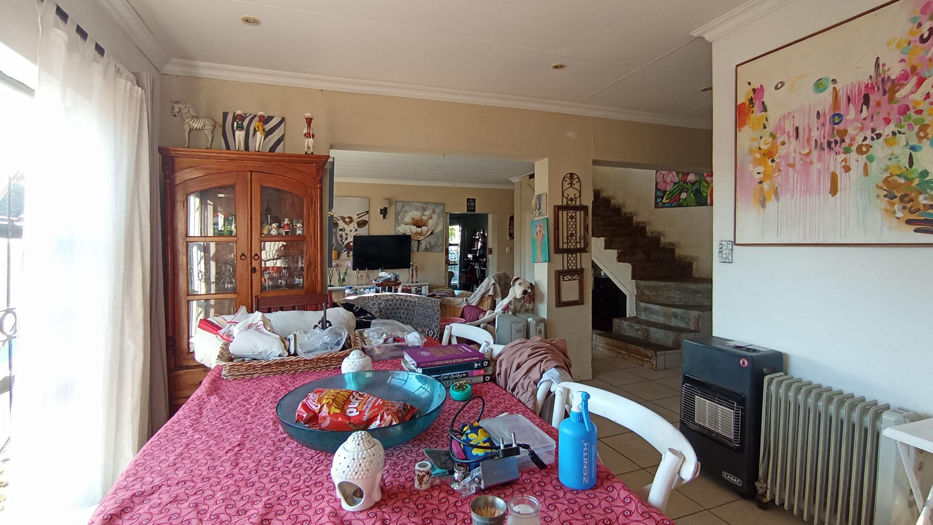 Dining Room - 16 square meters of property in Douglasdale