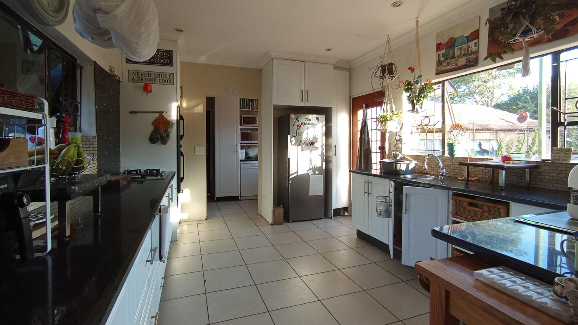Kitchen - 20 square meters of property in Douglasdale