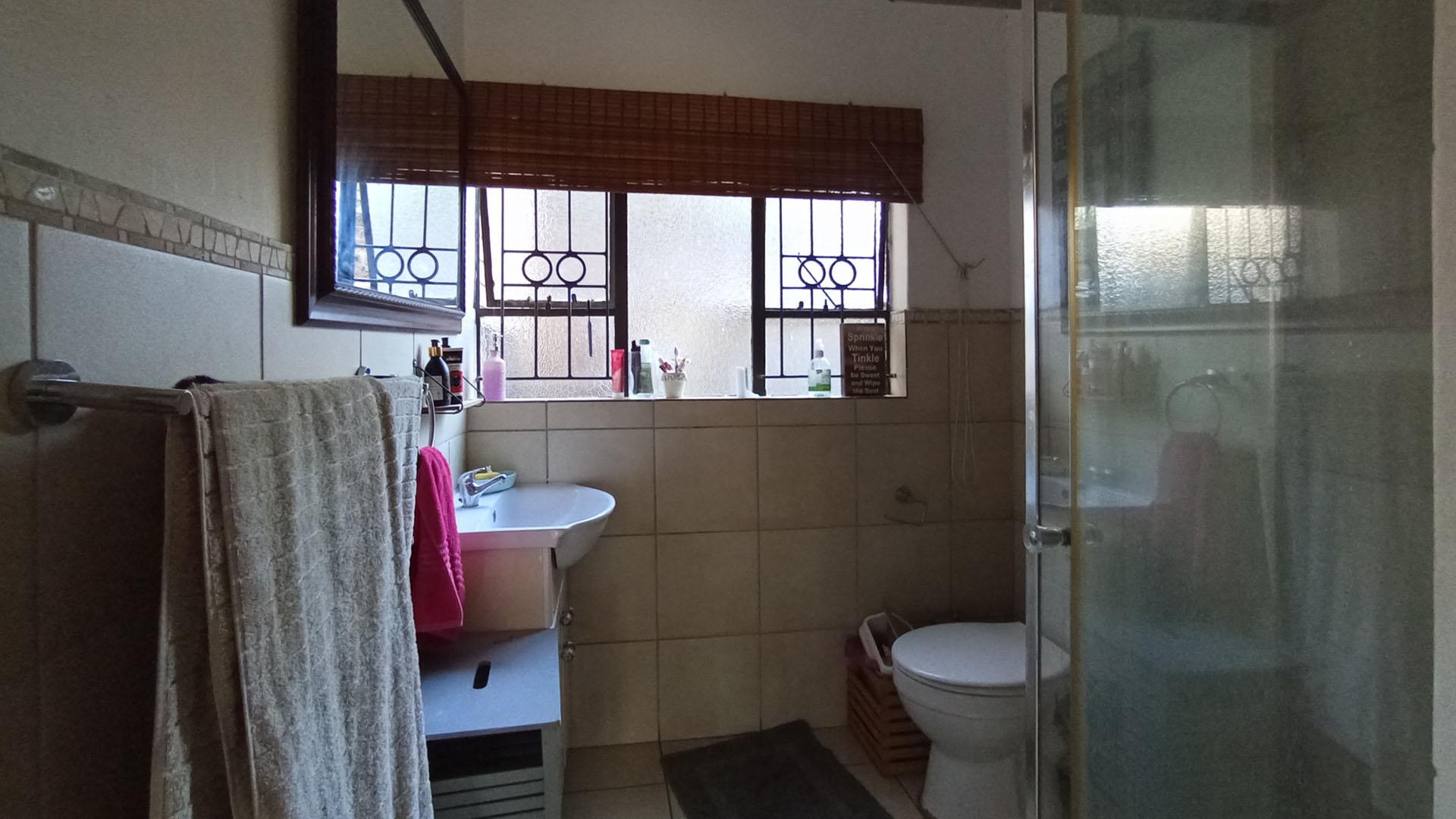 Guest Toilet - 6 square meters of property in Douglasdale
