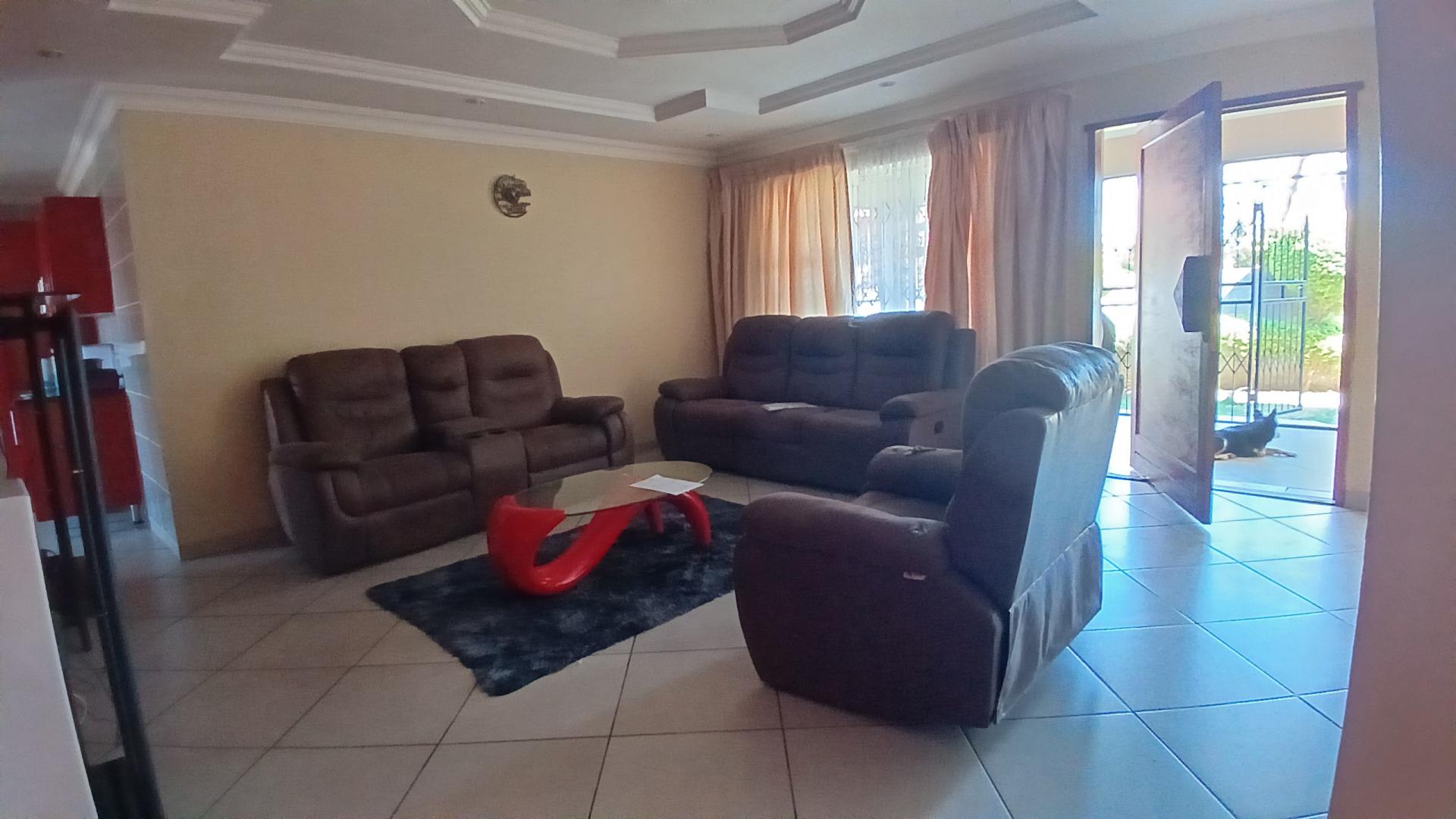 Lounges of property in Kudube
