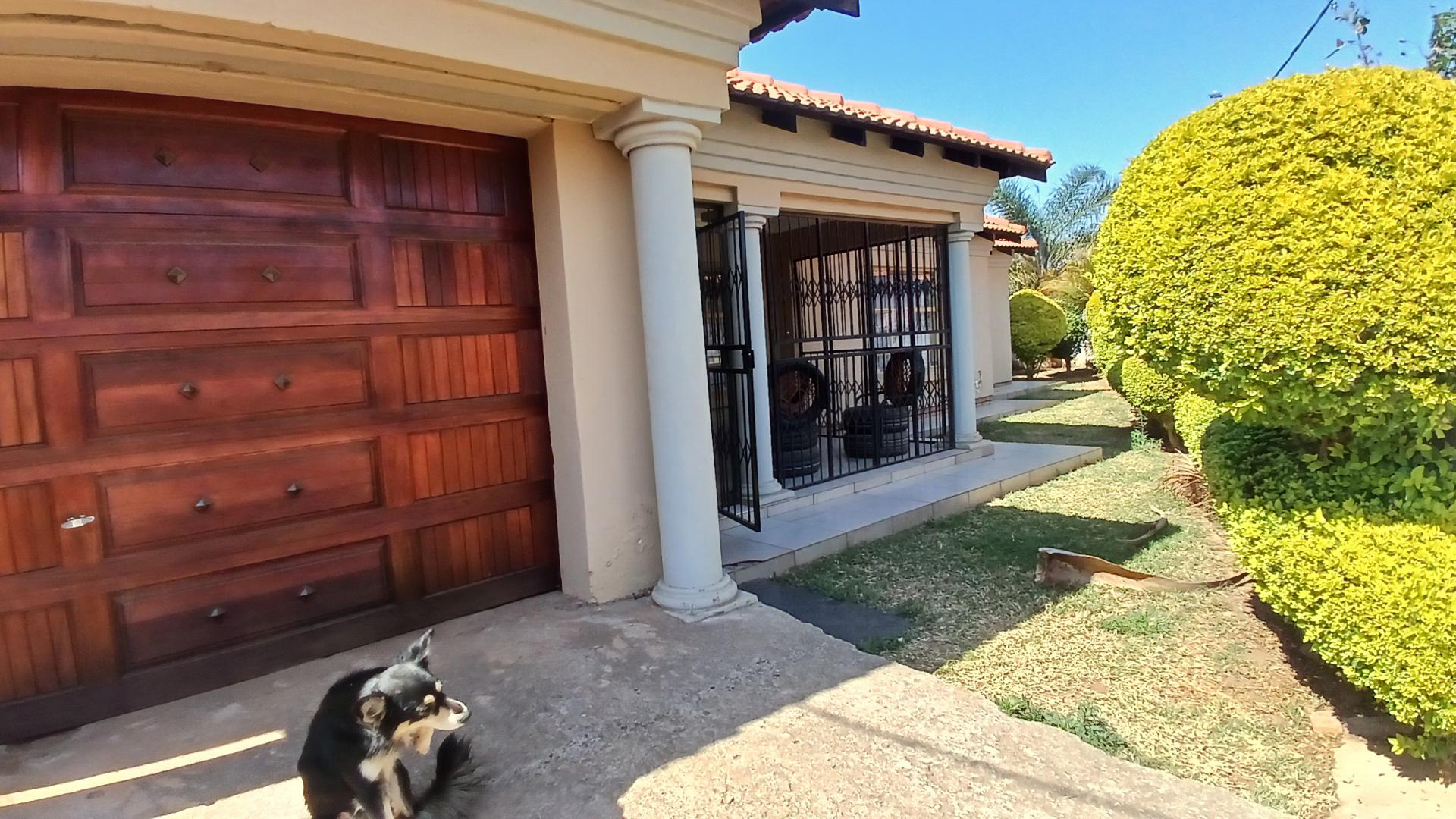 Garage of property in Kudube