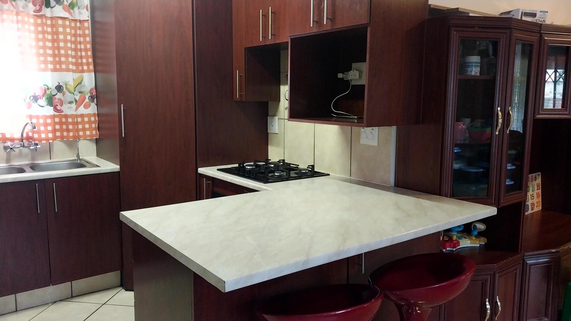 Kitchen of property in Willow Glen