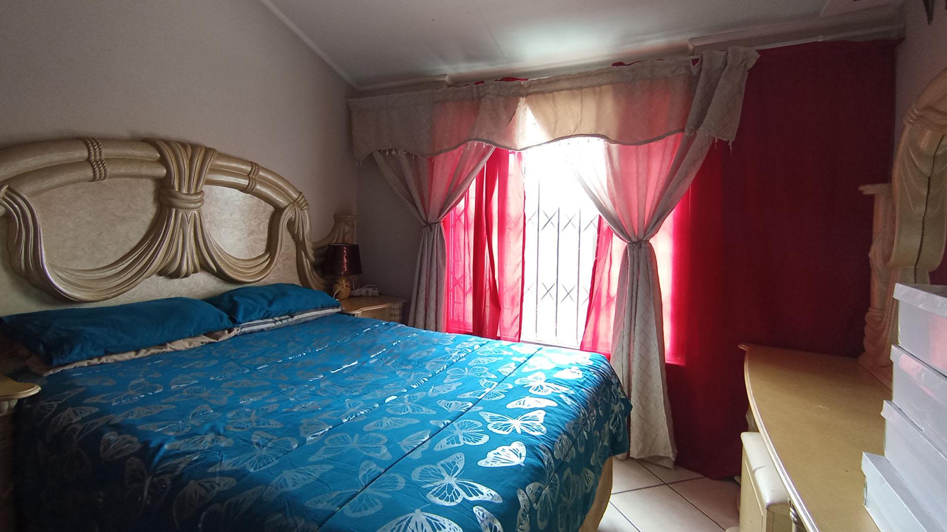 Bed Room 1 - 12 square meters of property in Willow Glen