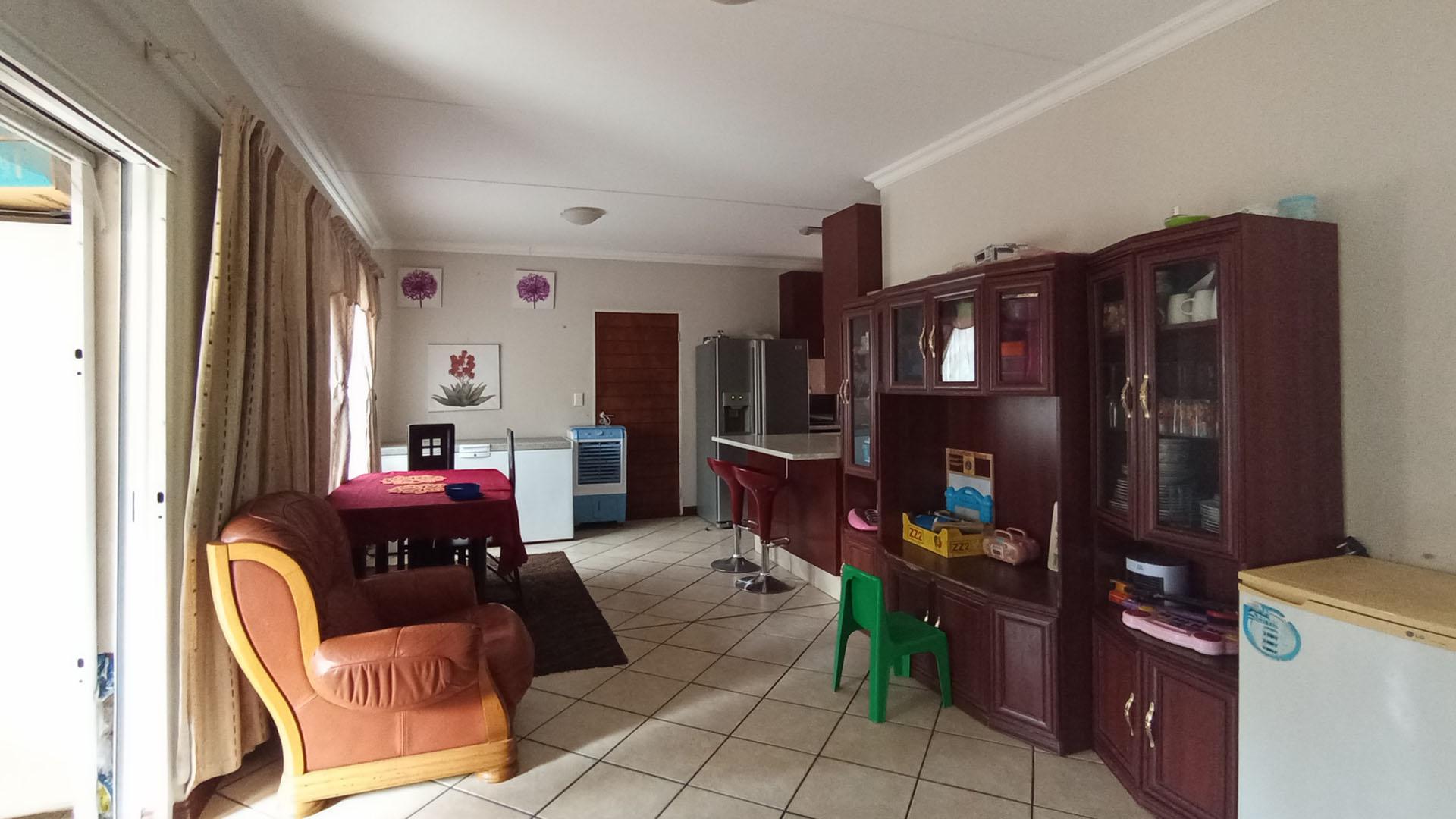 Dining Room - 13 square meters of property in Willow Glen