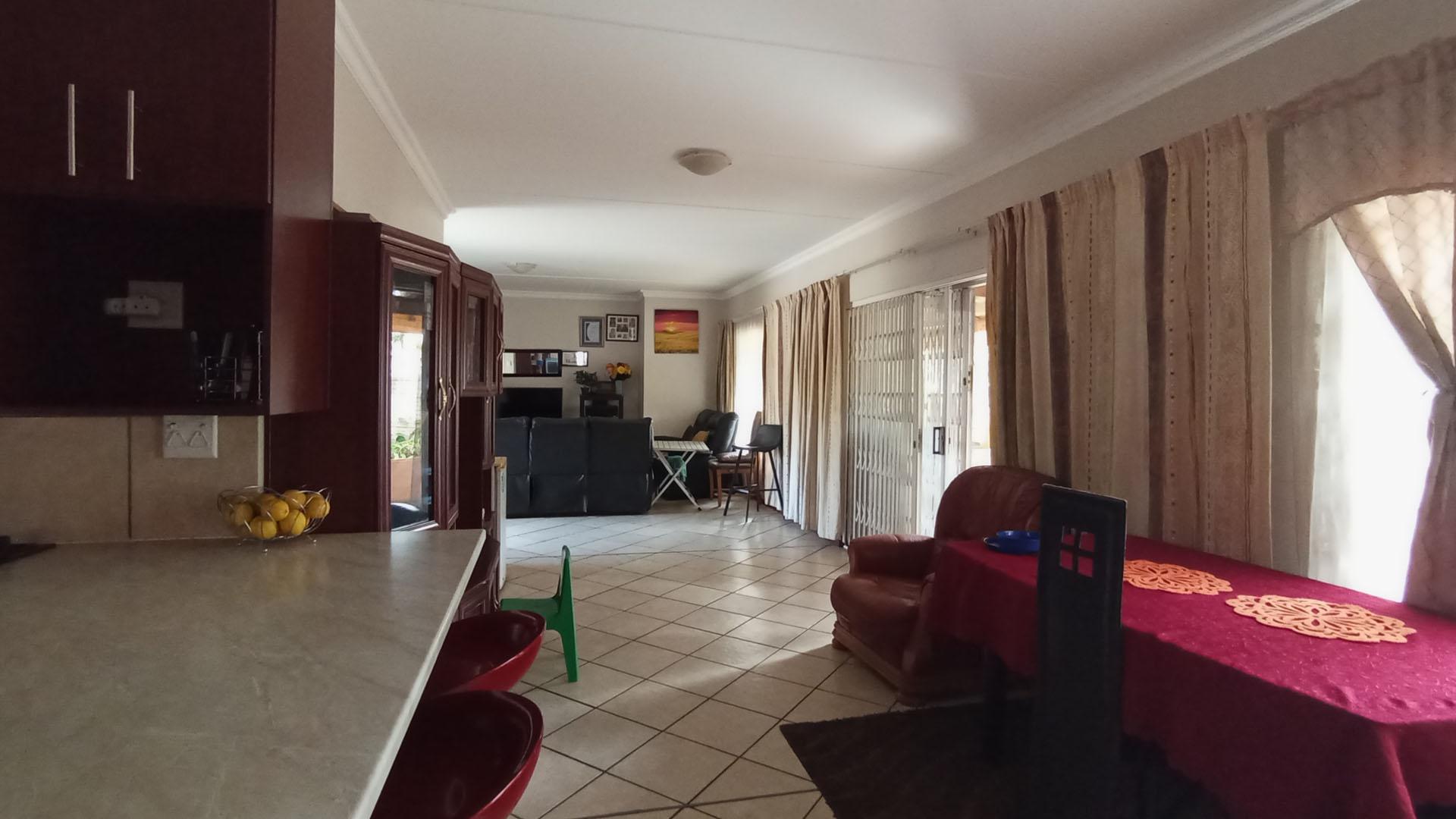 Dining Room - 13 square meters of property in Willow Glen