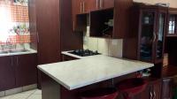 Kitchen of property in Willow Glen