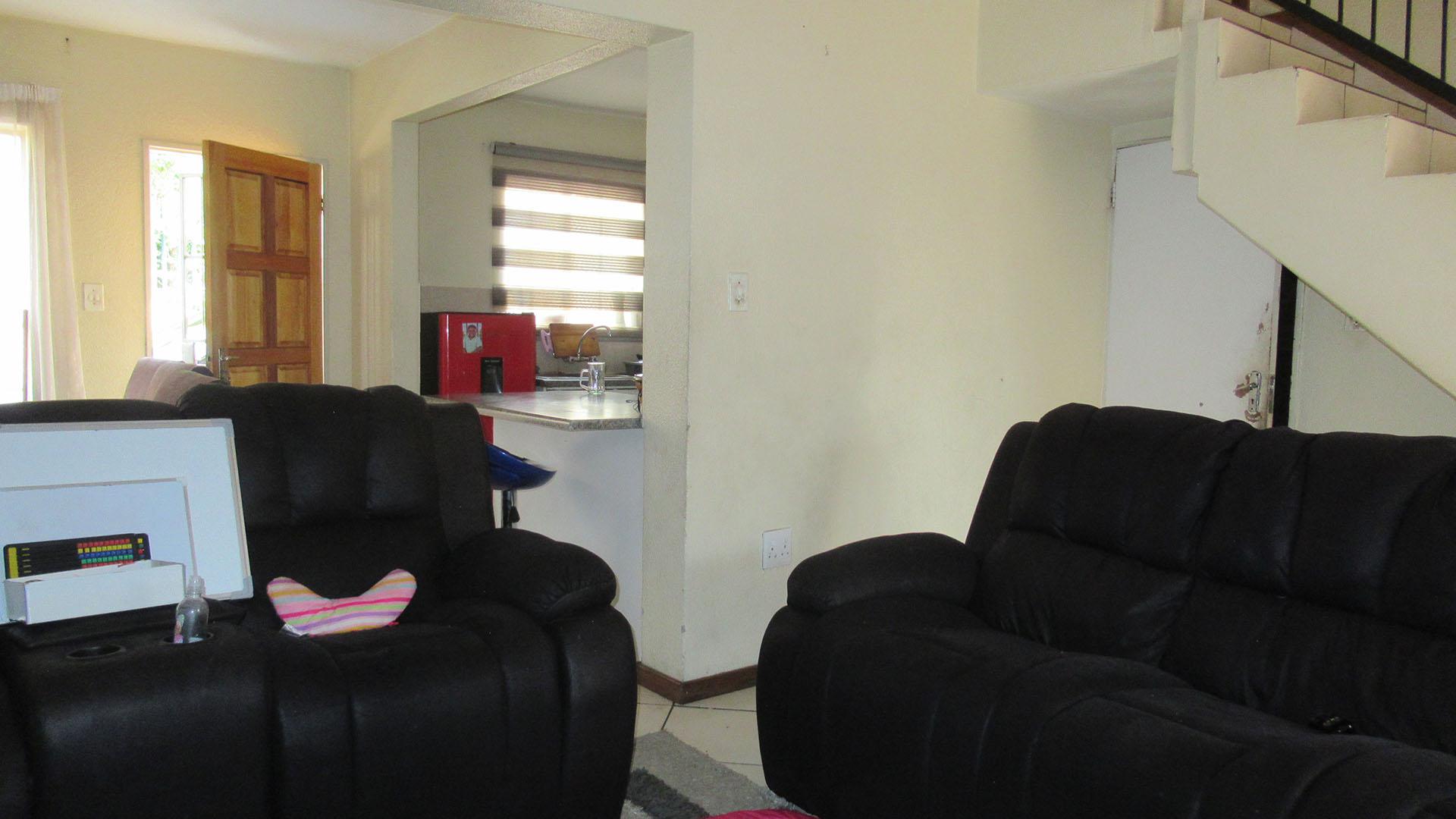 Lounges - 22 square meters of property in Elandsfontein