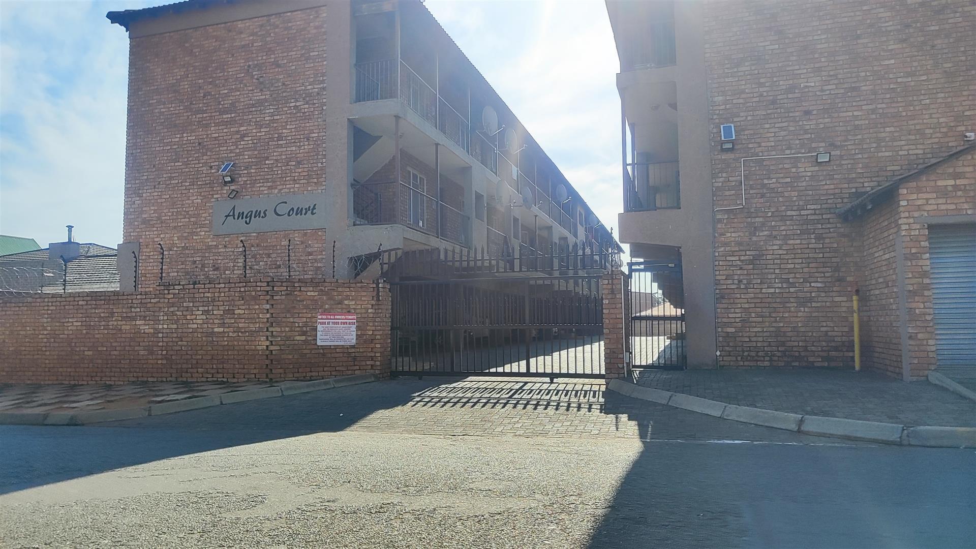 Front View of property in Kempton Park